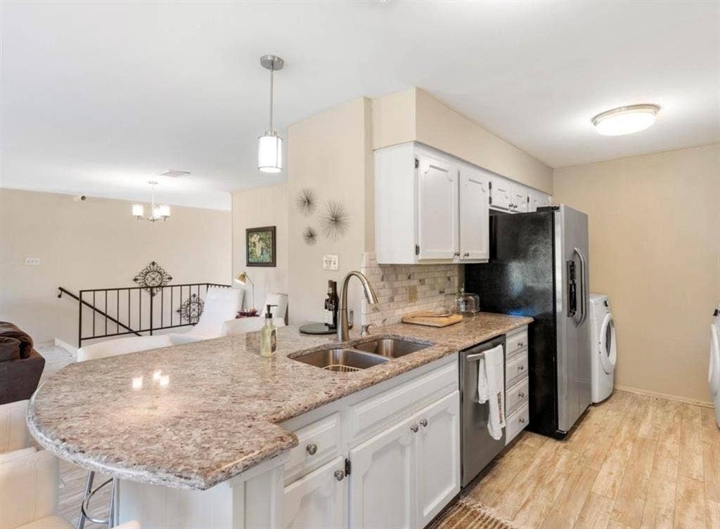5016 Elms Court, Granbury, TX 76049 5016 Elms Court, Granbury, TX 76049