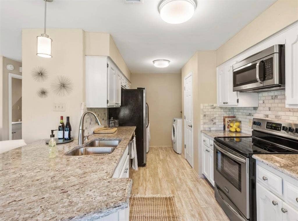 5016 Elms Court, Granbury, TX 76049 5016 Elms Court, Granbury, TX 76049