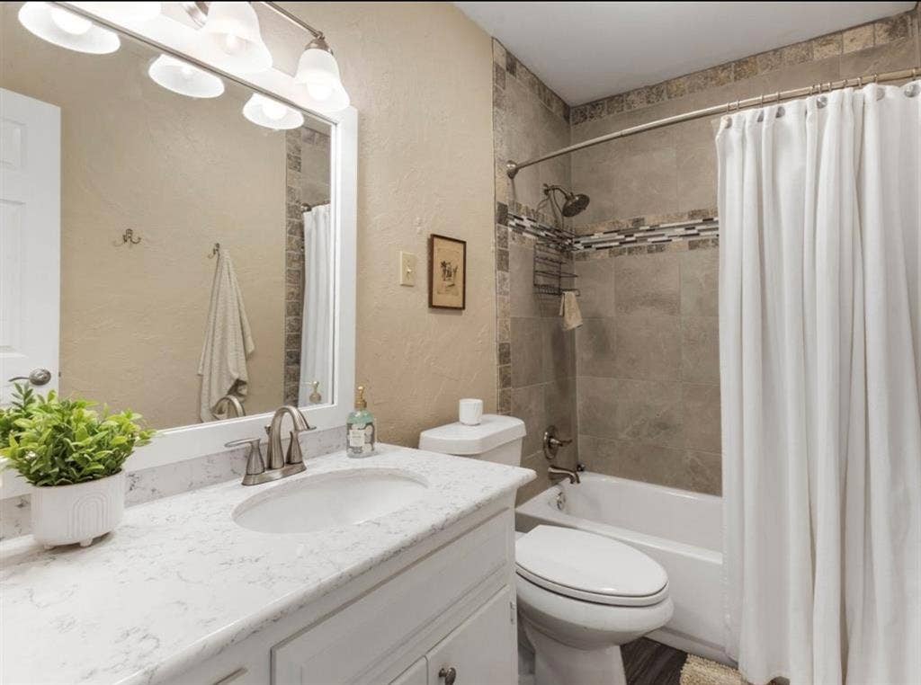 5016 Elms Court, Granbury, TX 76049 5016 Elms Court, Granbury, TX 76049