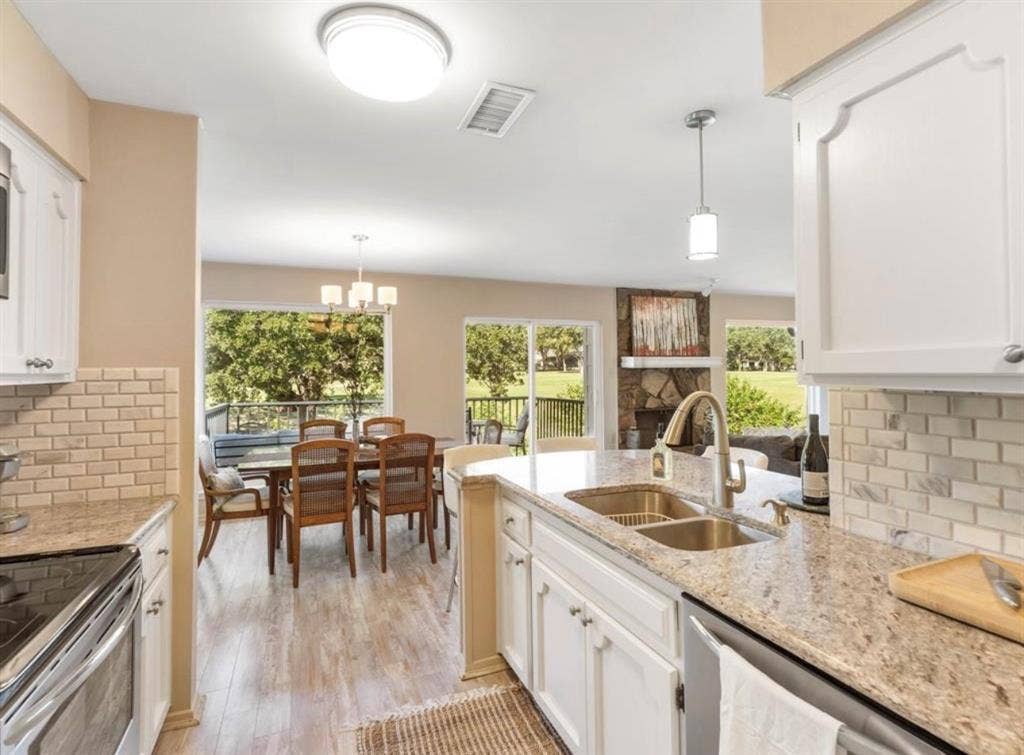 5016 Elms Court, Granbury, TX 76049 5016 Elms Court, Granbury, TX 76049