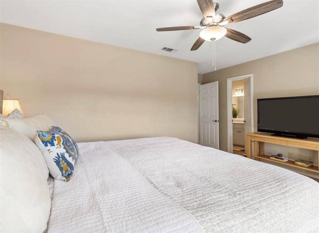 5016 Elms Court, Granbury, TX 76049 5016 Elms Court, Granbury, TX 76049