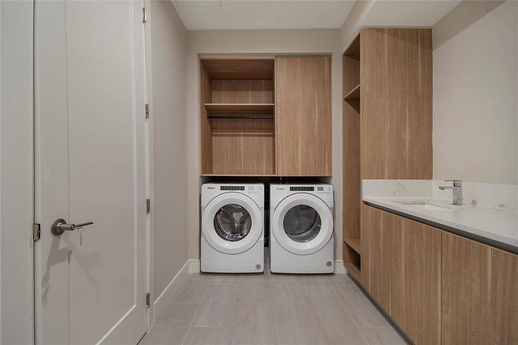 3001 Maple Avenue, #2207, Dallas, TX 75201 3001 Maple Avenue, #2207, Dallas, TX 75201