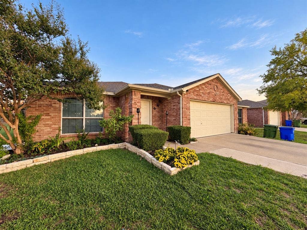 3308 Knoll Trail, Balch Springs, TX 75180