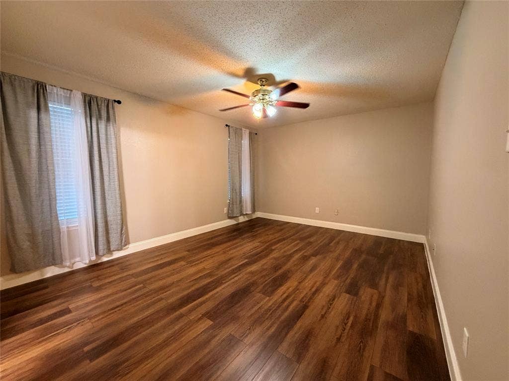 3308 Knoll Trail, Balch Springs, TX 75180