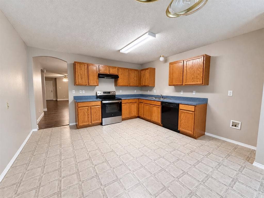3308 Knoll Trail, Balch Springs, TX 75180