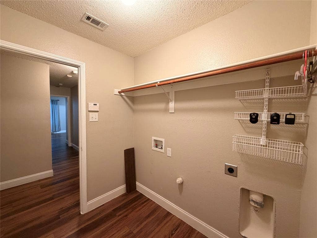 3308 Knoll Trail, Balch Springs, TX 75180