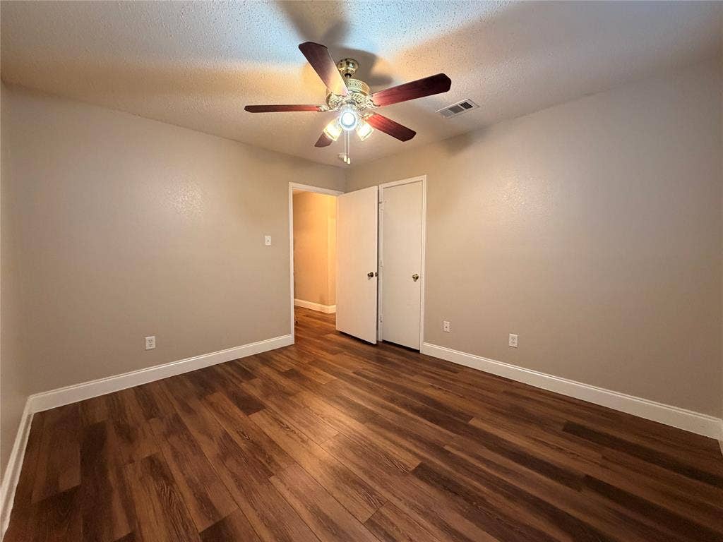 3308 Knoll Trail, Balch Springs, TX 75180