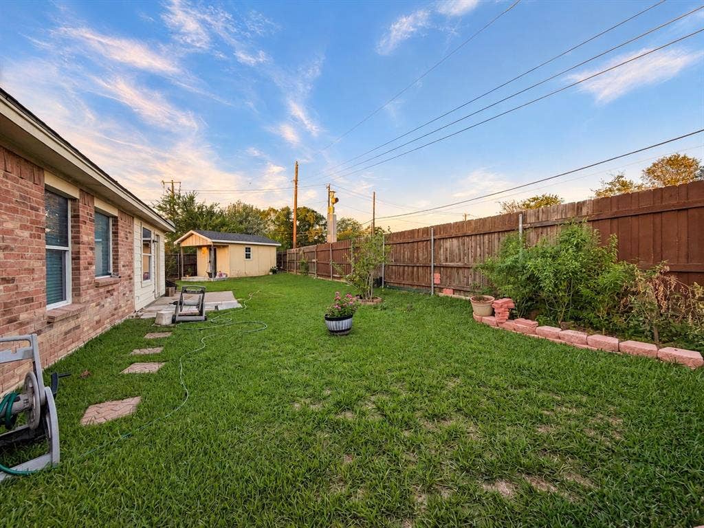 3308 Knoll Trail, Balch Springs, TX 75180