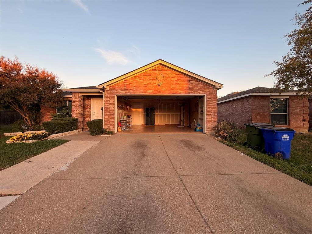 3308 Knoll Trail, Balch Springs, TX 75180