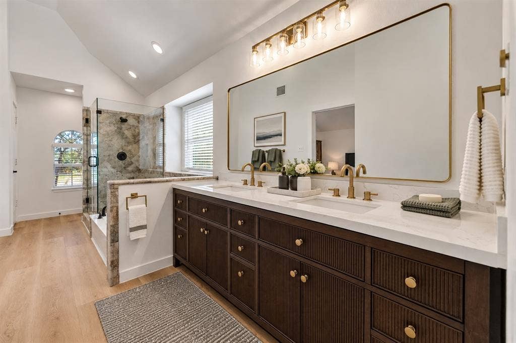 910 Blackstone Drive, Allen, TX 75002 910 Blackstone Drive, Allen, TX 75002