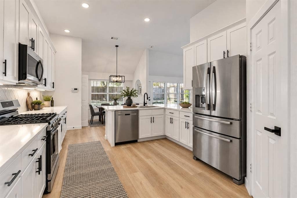 910 Blackstone Drive, Allen, TX 75002 910 Blackstone Drive, Allen, TX 75002