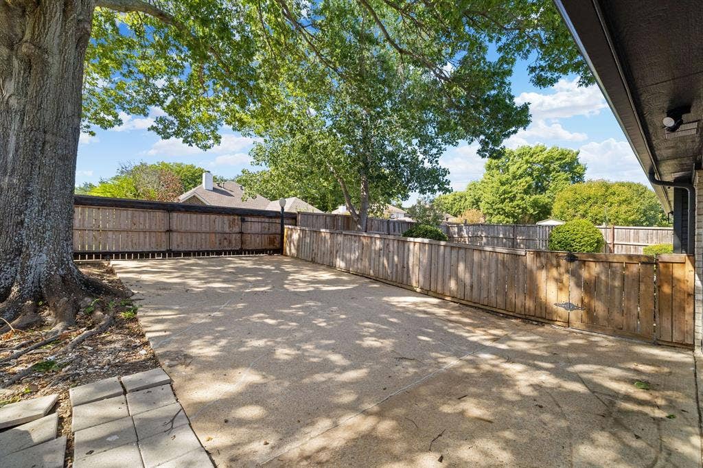 910 Blackstone Drive, Allen, TX 75002 910 Blackstone Drive, Allen, TX 75002