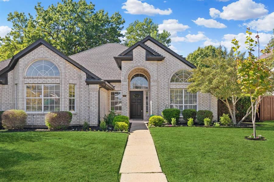 Property photo for 910 Blackstone Drive, Allen, TX