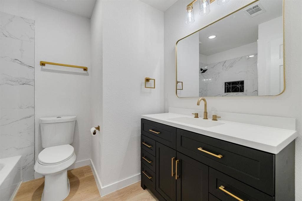 910 Blackstone Drive, Allen, TX 75002 910 Blackstone Drive, Allen, TX 75002