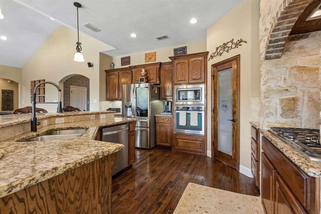 4035 Beaver Trail, Celina, TX 75009 4035 Beaver Trail, Celina, TX 75009
