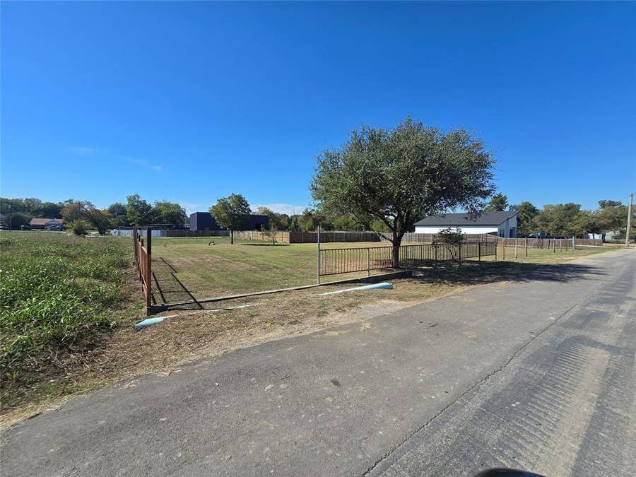 Property photo for 3723 Kolloch Drive, Dallas, TX