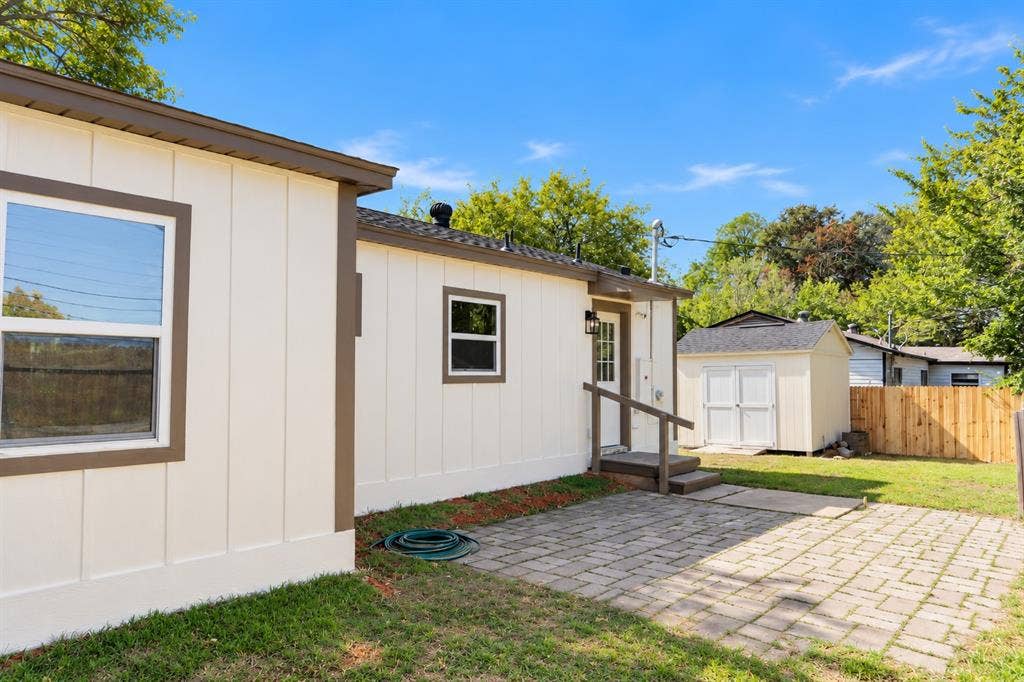 2219 Morgan Street, Irving, TX 75062