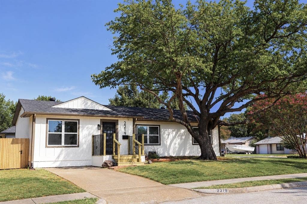 2219 Morgan Street, Irving, TX 75062