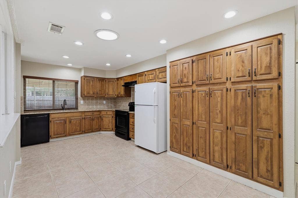 2906 Hazelwood Drive, Garland, TX 75044 2906 Hazelwood Drive, Garland, TX 75044
