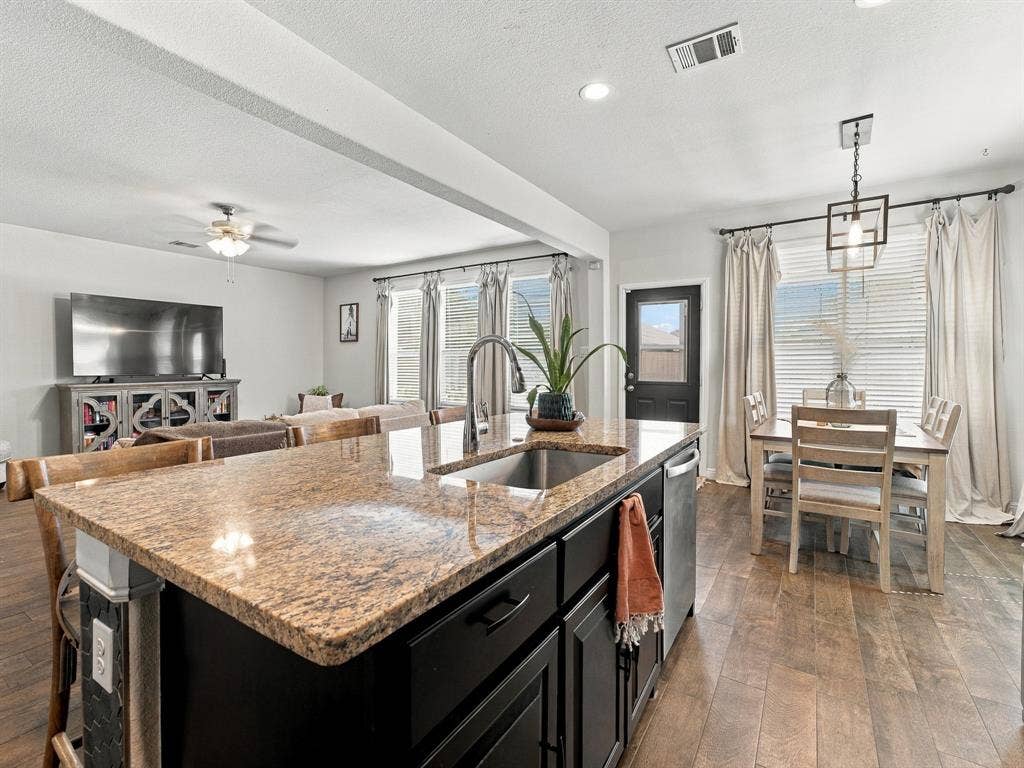1505 Seabiscuit Drive, Granbury, TX 76049