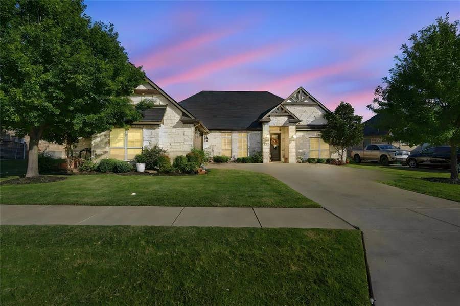 Property photo for 105 Piper Parkway, Waxahachie, TX