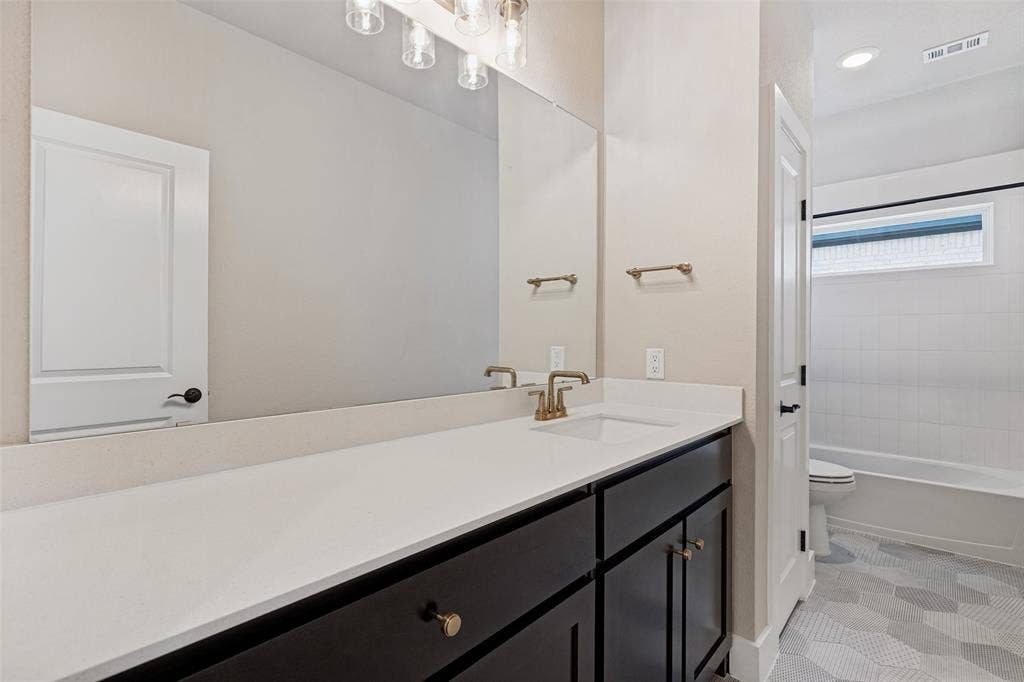 9282 Spindletree Drive, Frisco, TX 75035 9282 Spindletree Drive, Frisco, TX 75035