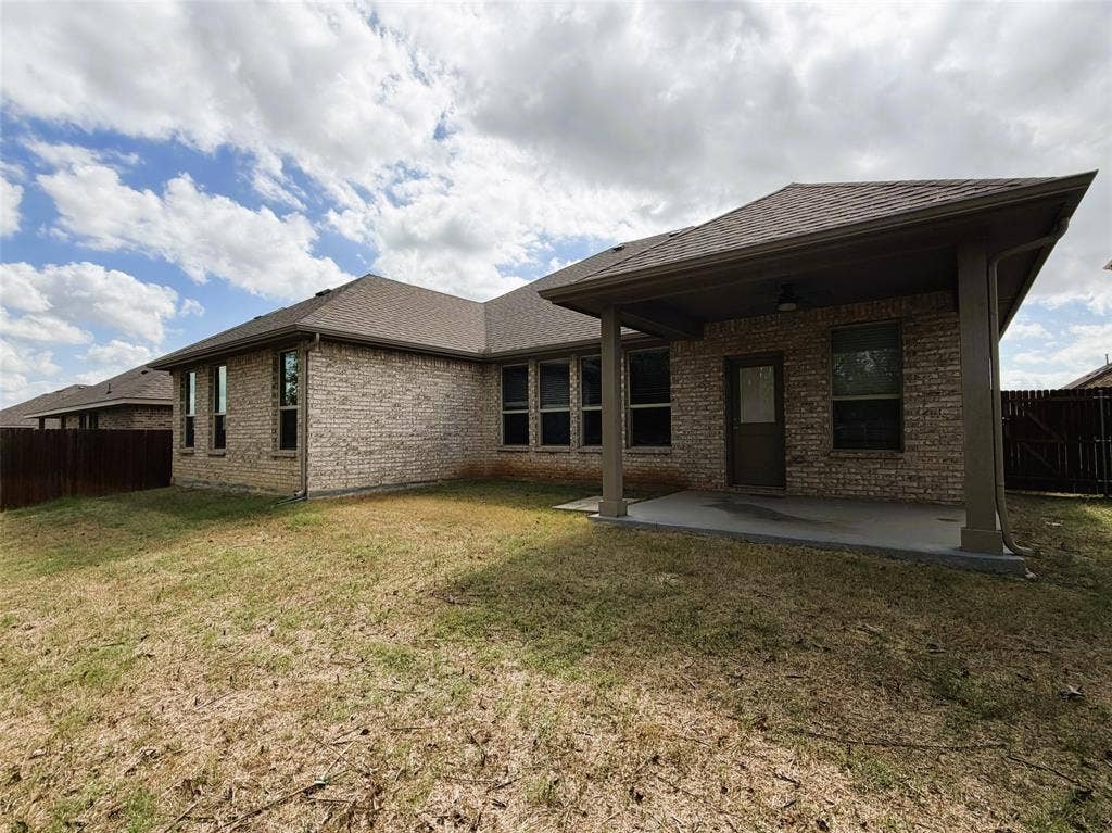 3728 Walnut Ridge Drive, Grand Prairie, TX 76065 Enjoy cool fall evenings in the private back yard.