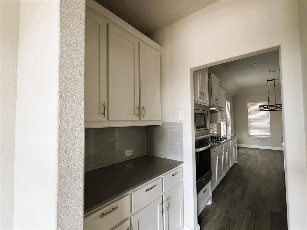 3728 Walnut Ridge Drive, Grand Prairie, TX 76065 Butler's pantry leading into kitchen.