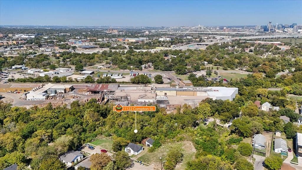 1122 Compton Street, Dallas, TX 75203 Aerial perspective of a lot featuring extensive mature trees and established vegetation