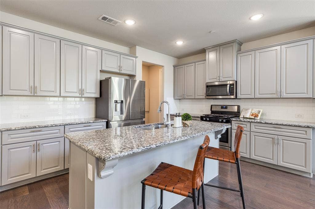 4580 Titus Circle, Plano, TX 75024 4580 Titus Circle, Plano, TX 75024