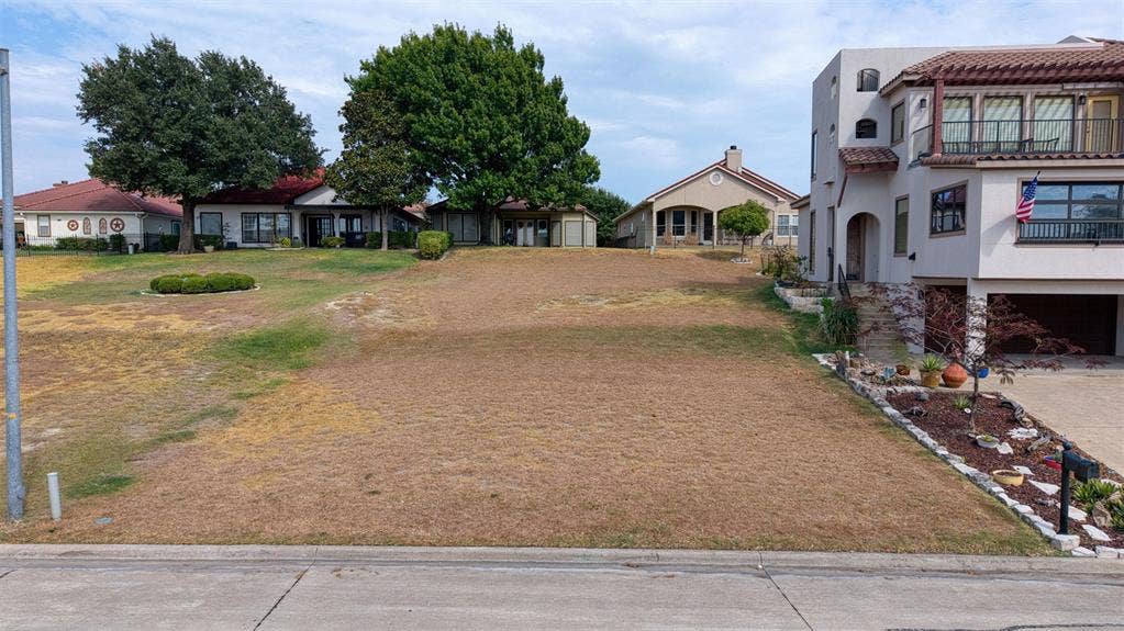 1897 Tahoe Drive, Rockwall, TX 75087 Looking from the street level. Lot to build on just 2 minutes from Lake Ray Hubbard.