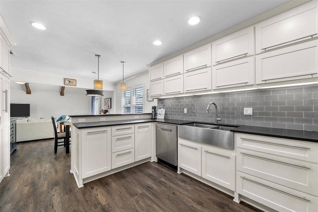 4324 Green Point Drive, Waco, TX 76710 4324 Green Point Drive, Waco, TX 76710