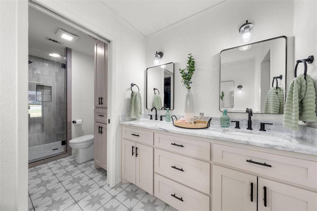 4324 Green Point Drive, Waco, TX 76710 4324 Green Point Drive, Waco, TX 76710