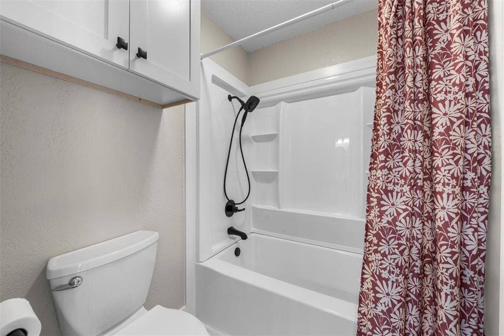 4324 Green Point Drive, Waco, TX 76710 4324 Green Point Drive, Waco, TX 76710