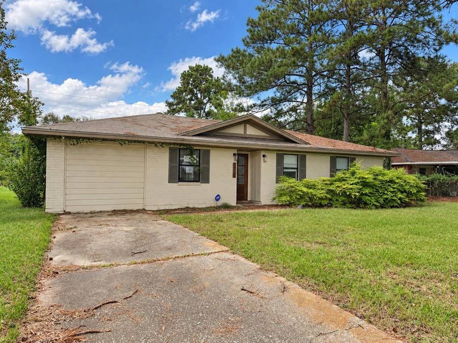 Property photo for 1055 Kent Street, Vidor, TX