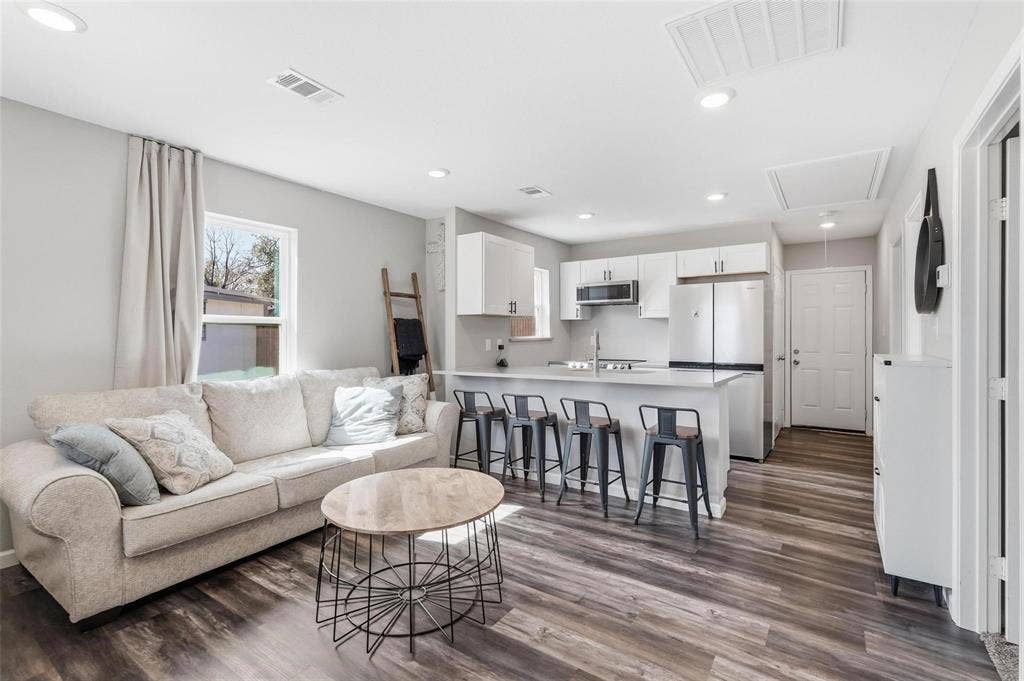 2637 Pine Street, Dallas, TX 75215 2637 Pine Street, Dallas, TX 75215