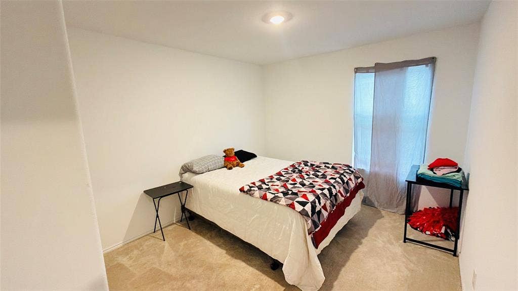 Neutral wall tones, wall-to-wall carpeting, and recessed ceiling lighting