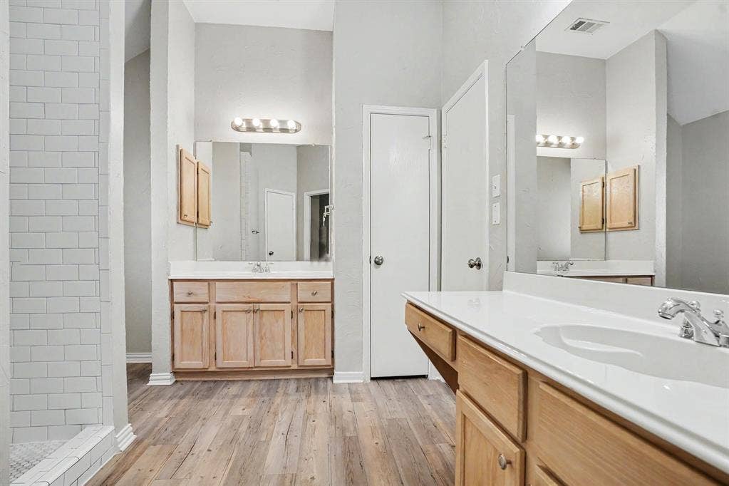 2604 Creek Crossing Road, Mesquite, TX 75181 2604 Creek Crossing Road, Mesquite, TX 75181