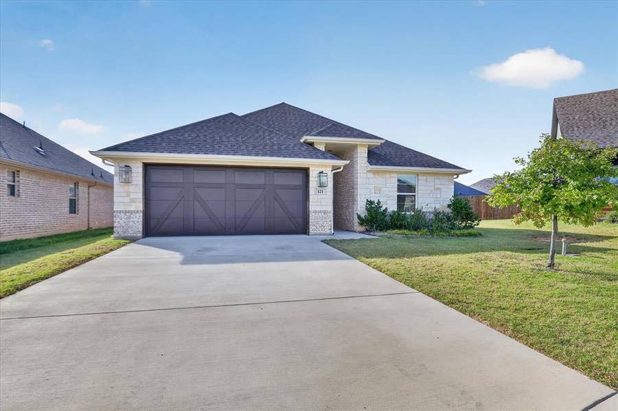 Property photo for 121 William Lane, Godley, TX
