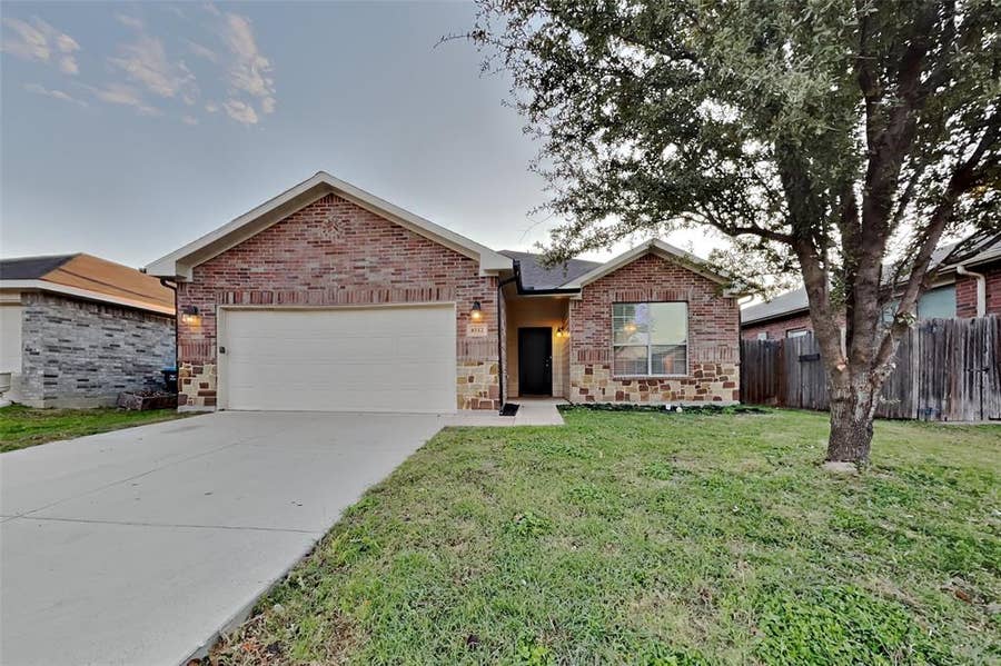 Property photo for 8512 Cumberland Gap Drive, Fort Worth, TX
