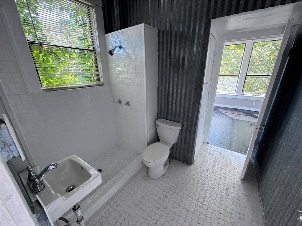 411-A N Tyler Street, Dallas, TX 75208 411-A N Tyler Street, Dallas, TX 75208