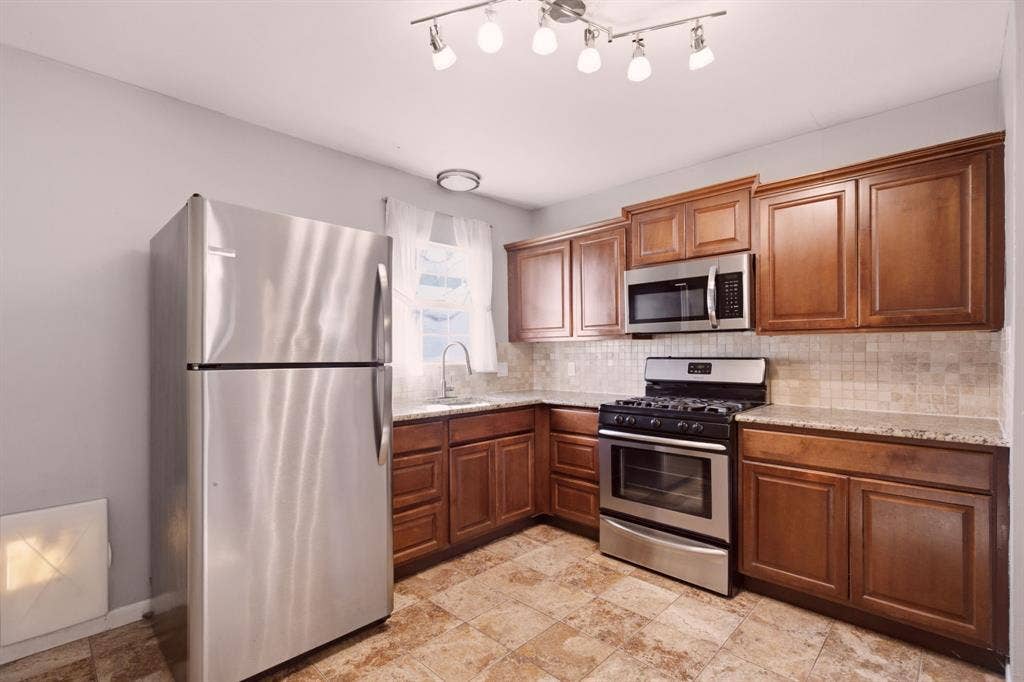9360 N County Road, Frisco, TX 75033 9360 N County Road, Frisco, TX 75033