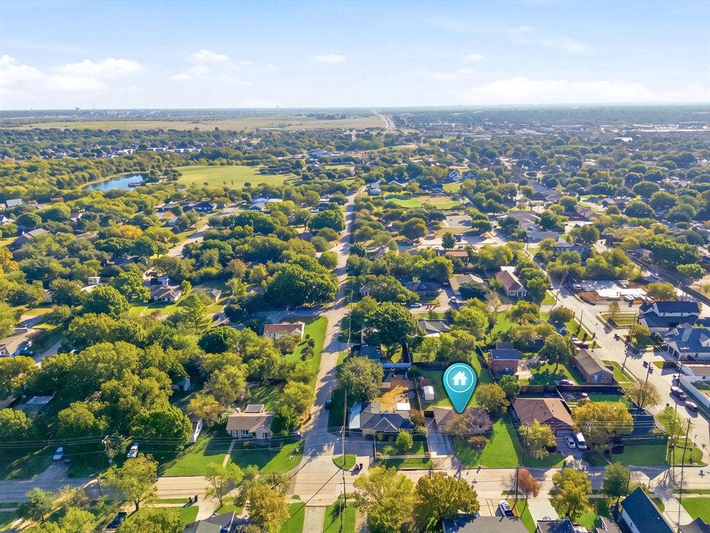 9360 N County Road, Frisco, TX 75033 a few blocks from commons park