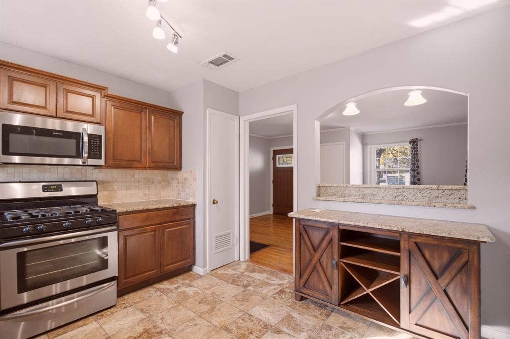 9360 N County Road, Frisco, TX 75033 9360 N County Road, Frisco, TX 75033