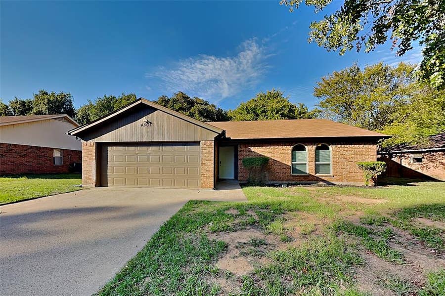 Property photo for 4301 Middlebrook Drive, Arlington, TX