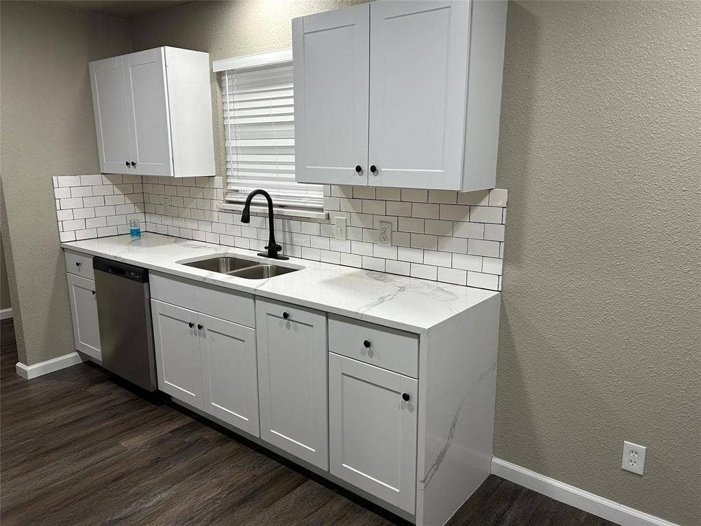 220 N Bernice Drive, Garland, TX 75042 220 N Bernice Drive, Garland, TX 75042