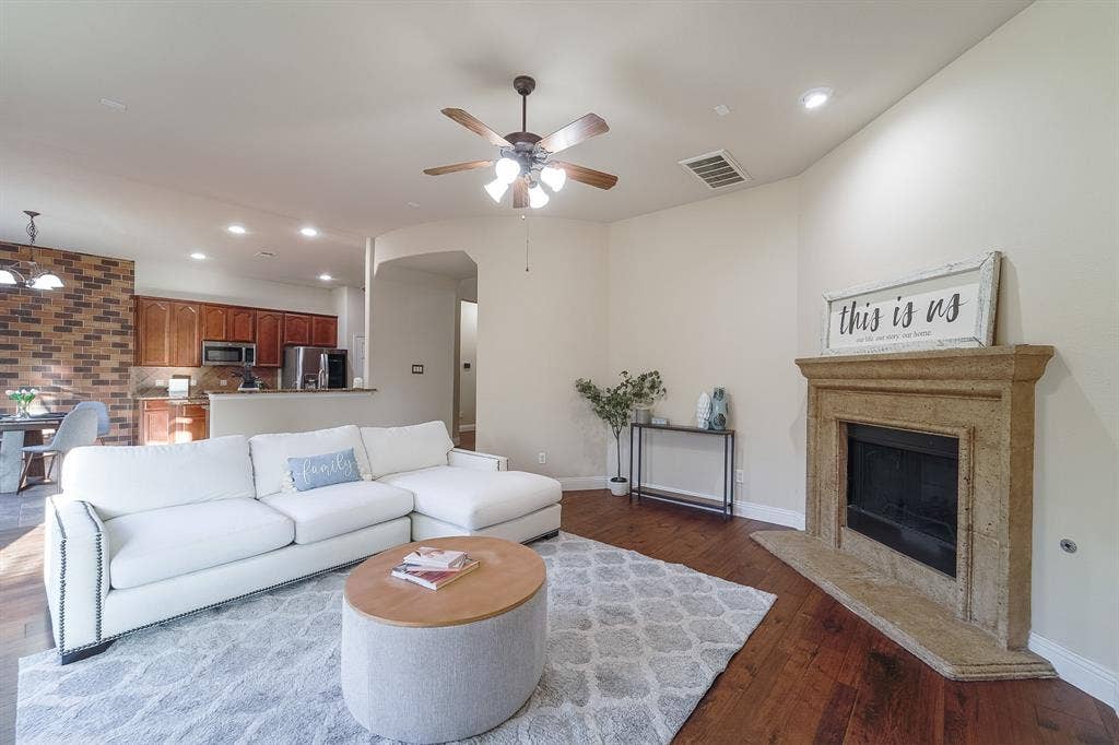 924 Brentwood Drive, Murphy, TX 75094 924 Brentwood Drive, Murphy, TX 75094