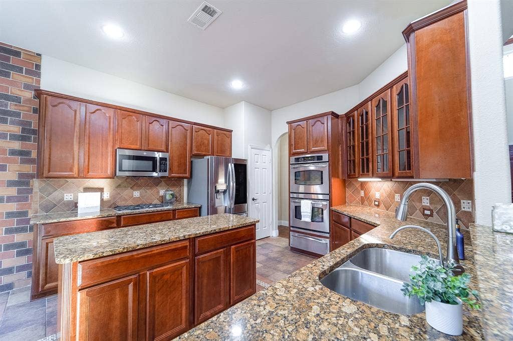 924 Brentwood Drive, Murphy, TX 75094 924 Brentwood Drive, Murphy, TX 75094