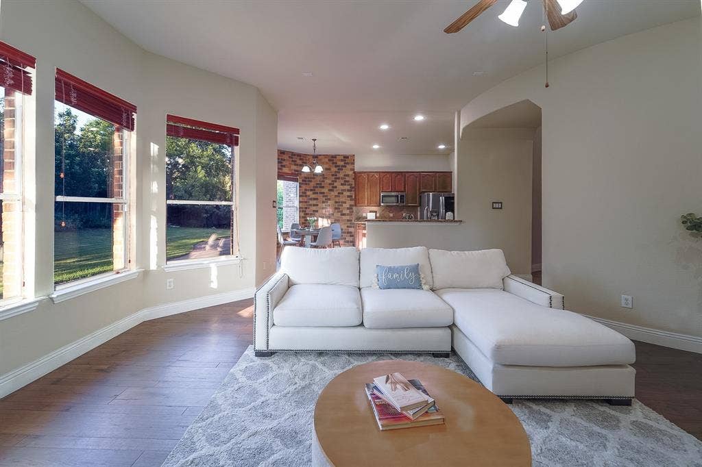 924 Brentwood Drive, Murphy, TX 75094 924 Brentwood Drive, Murphy, TX 75094