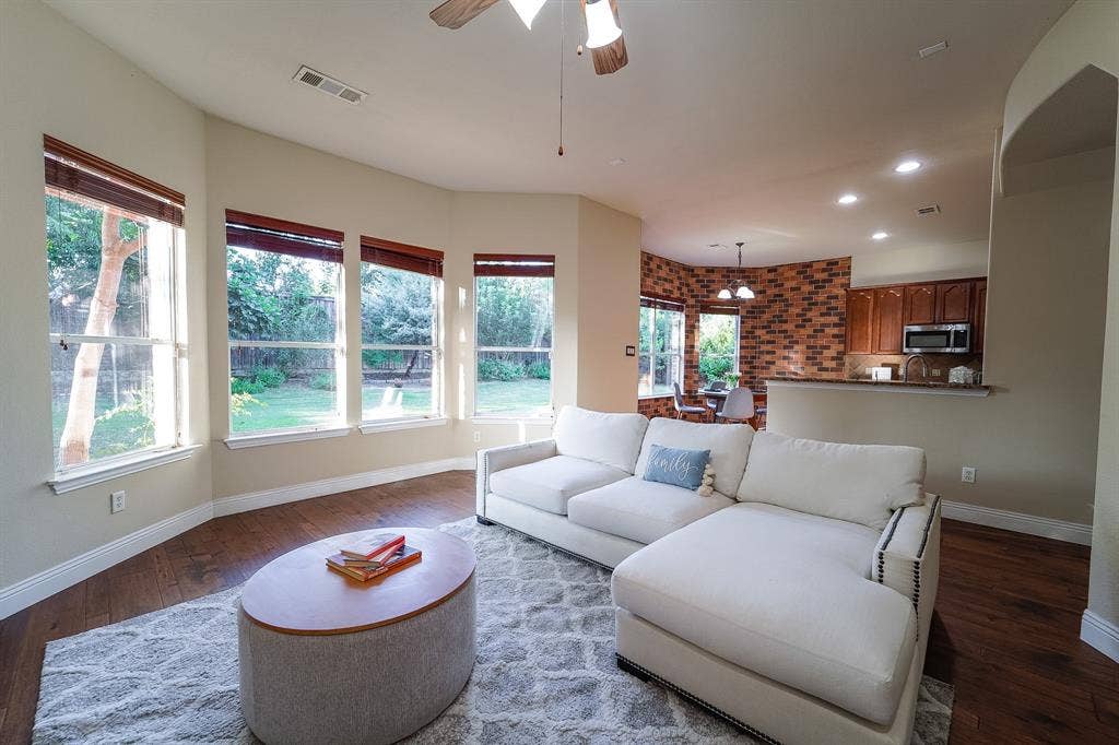 924 Brentwood Drive, Murphy, TX 75094 924 Brentwood Drive, Murphy, TX 75094